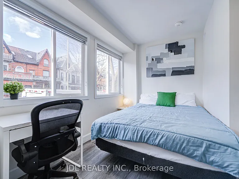 5 Sorauren Ave #3 — Photo 18
