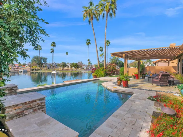 518 S LAGOON Drive, Gilbert, AZ 85233