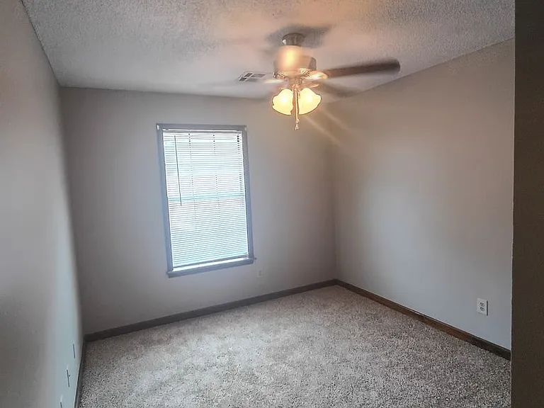 1400 Jacobs Ave — Photo 6