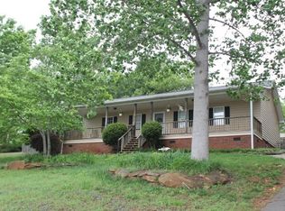 204 Hickory Dr, Pickens, SC 29671