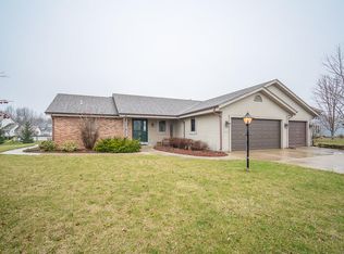 W141N10609 Wooded Hills Dr, Germantown, WI 53022