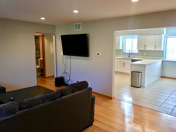 4th image of 8528 W Catherine Ave Unit 3S