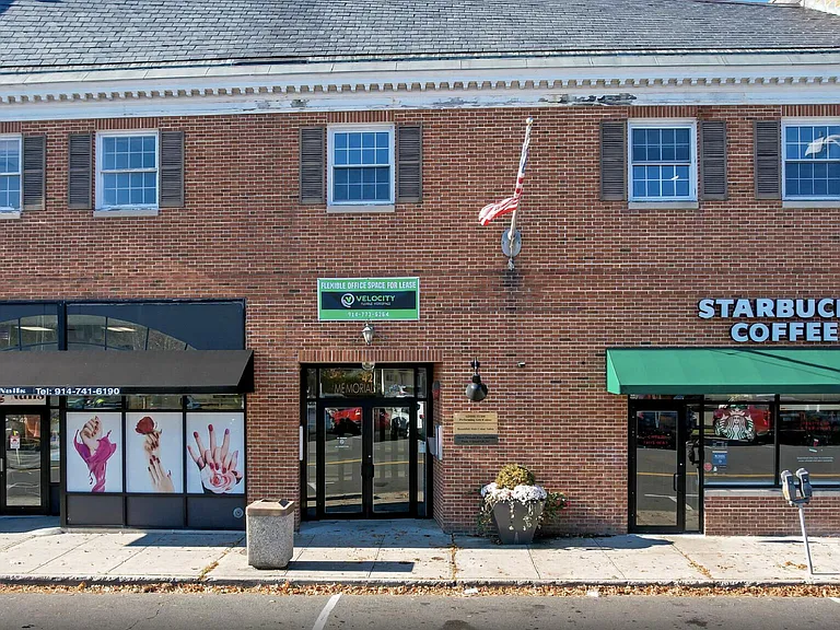 Minute walk to Starbucks, Nail Salon, Post office & much more (1000 ft away)