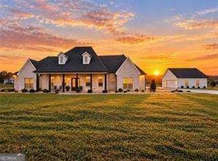 29 Ravenfield Rd, Taylorsville, GA 30178