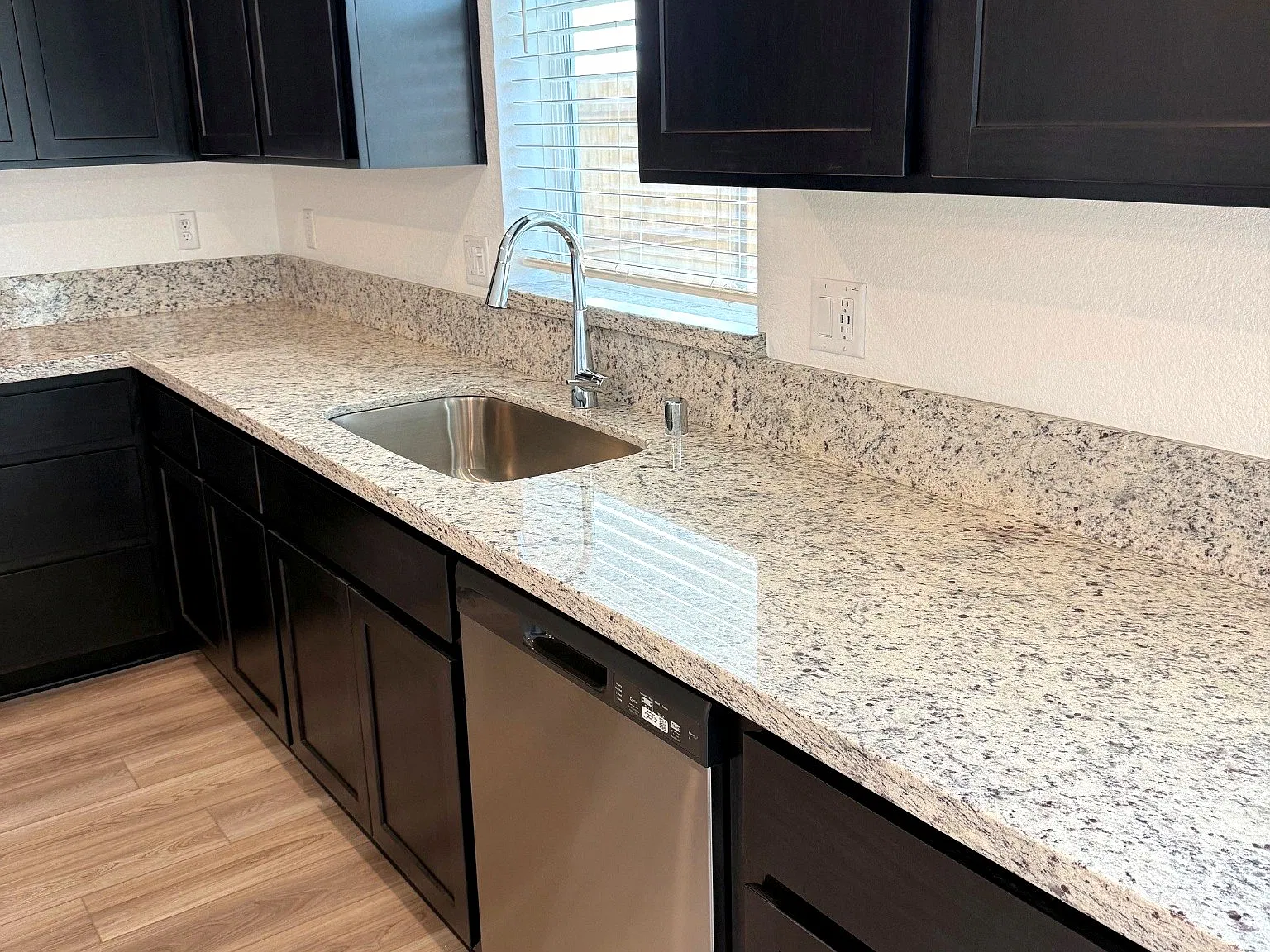 3 bed, 1778 sqft, $3,190 — Photo 4