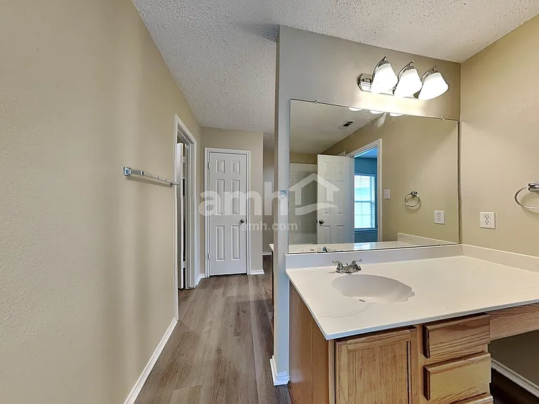 15312 Iola Cv — Photo 12