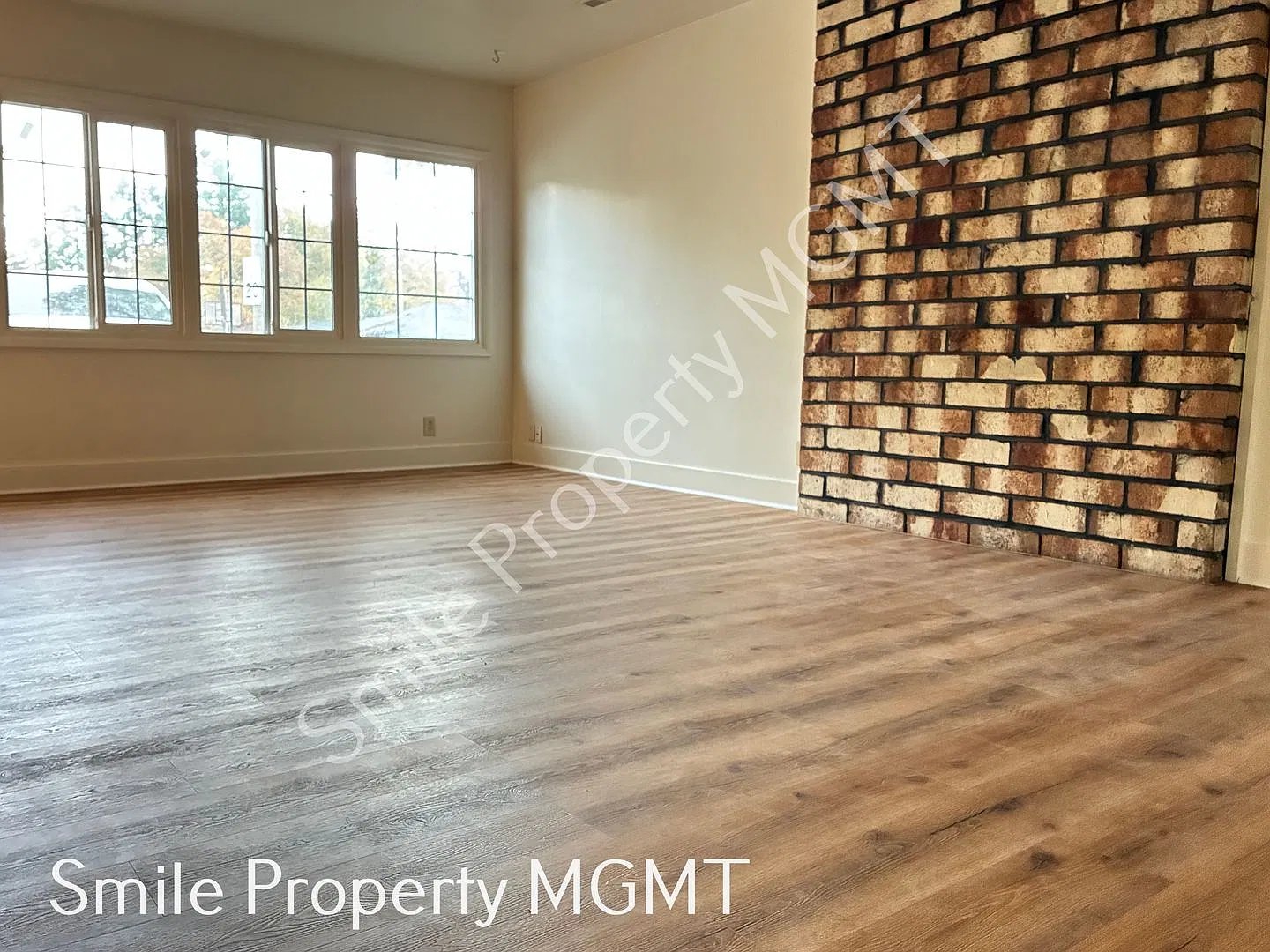 Spacious 3 Bed / 2 Bath Ranch Home with Bonus Room & Fully Fenced Yard — Photo 3