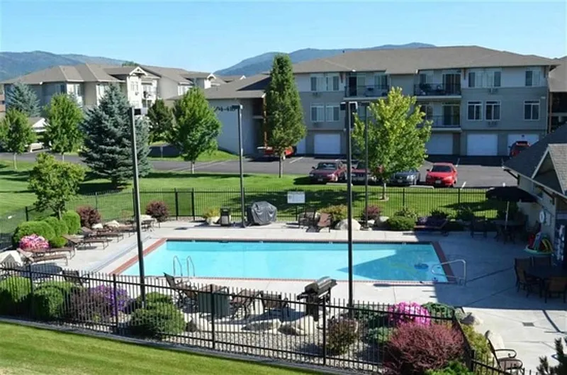 2 bed, 2.0 bath, 983 sqft, $1,795 — Photo 2