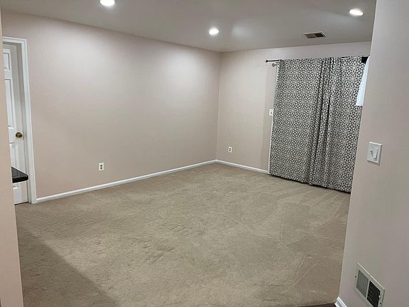 3rd image of 132 Waterford Dr