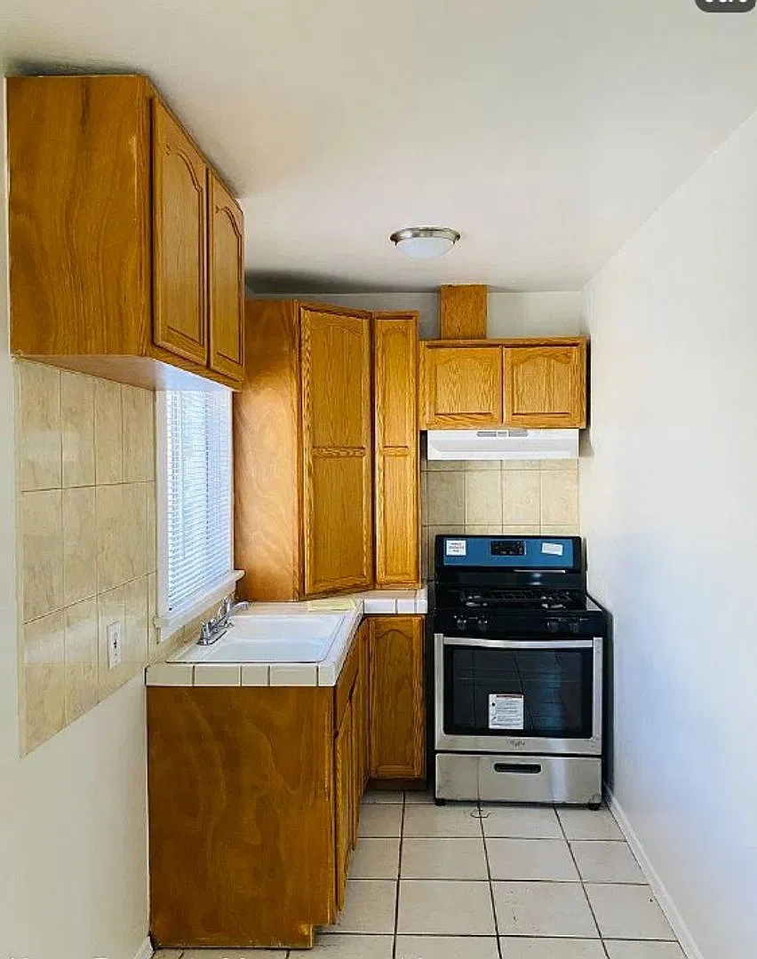 Burlington Apartments - Jd Van Nuys Investments, Llc. — Photo 1