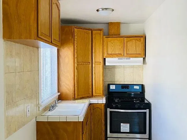 Burlington Apartments - Jd Van Nuys Investments, Llc., 317 N Burlington Ave #4, Los Angeles, CA 90026