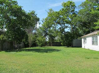 309 E Converse St, Weimar, TX 78962