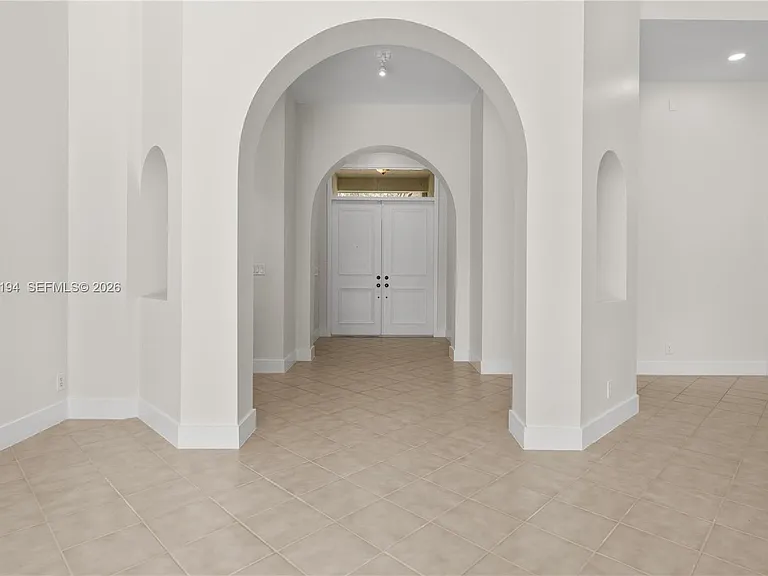 1087 Deerwood Ln — Photo 12