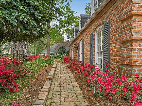 2nd image of 522 Rives Pl