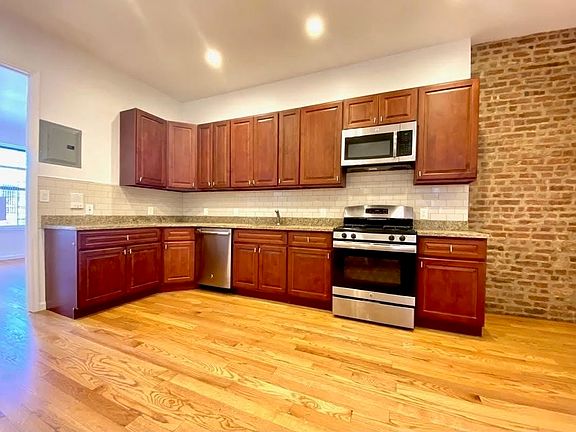 3rd image of 425 Menahan St #3