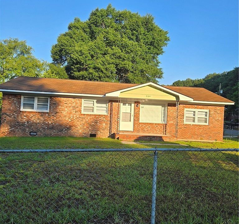 1st image of 704 Dwain Dr