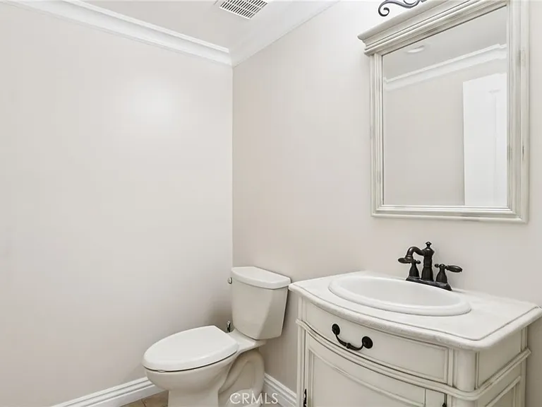7659 Coldwater Canyon Ct — Photo 32