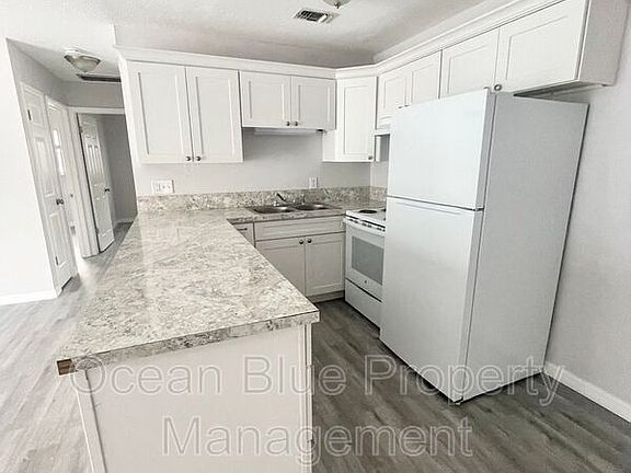 3rd image of 327 S Fernwood Ave APT 1