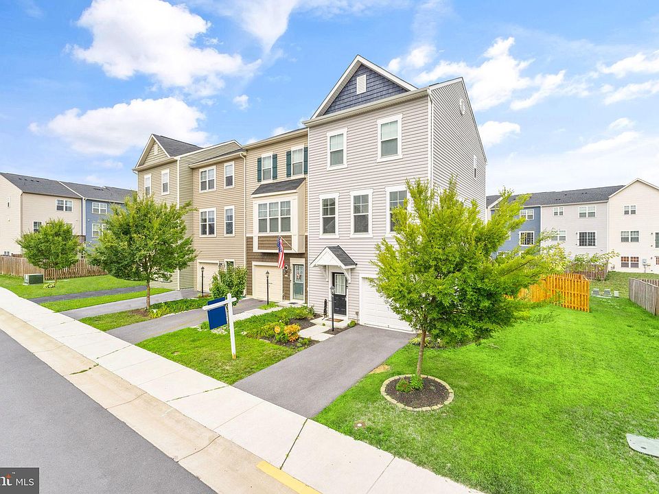 1st image of 107 Poinsettia Way