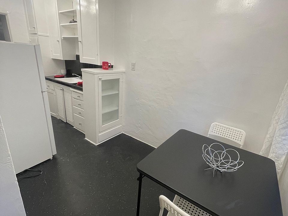 2nd image of 625 N Orange Dr #6