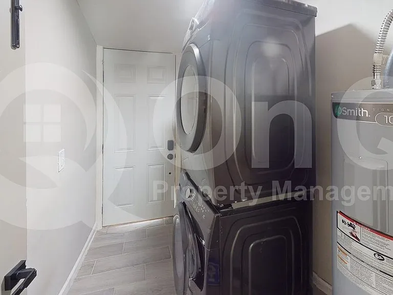 2714 E 21st St #A — Photo 17