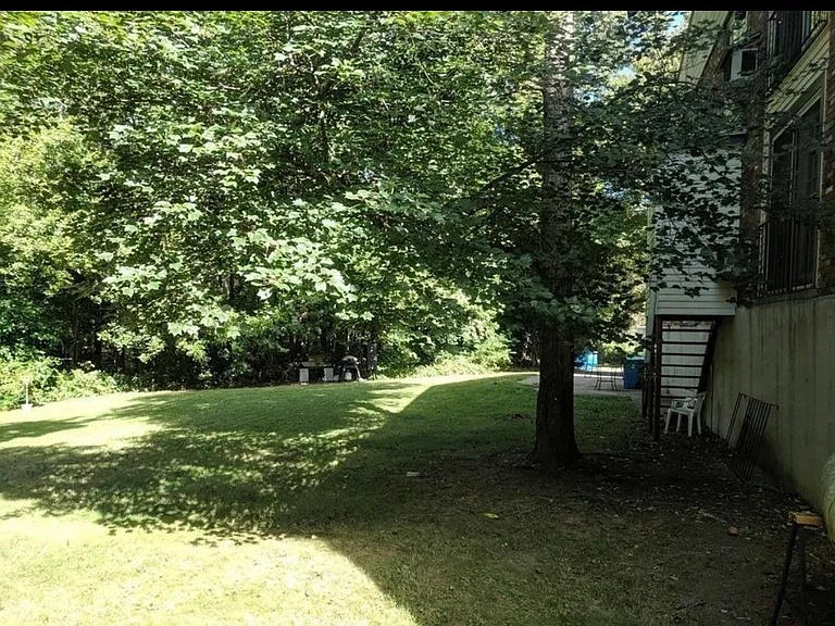 18 Washington St #7 — Photo 2