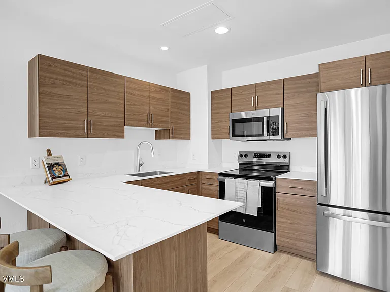 1200 Capitol St #201 — Photo 7