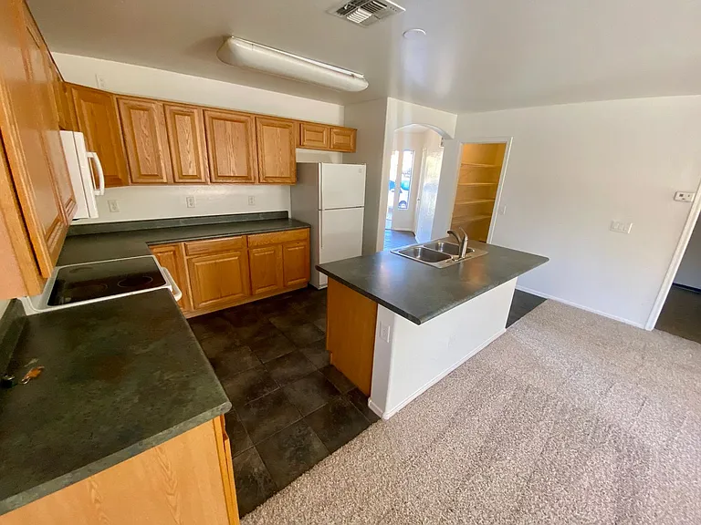 12537 W Redfield Rd — Photo 9
