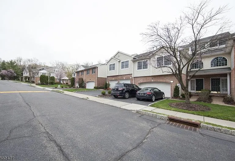 12 McManus Ct — Photo 1