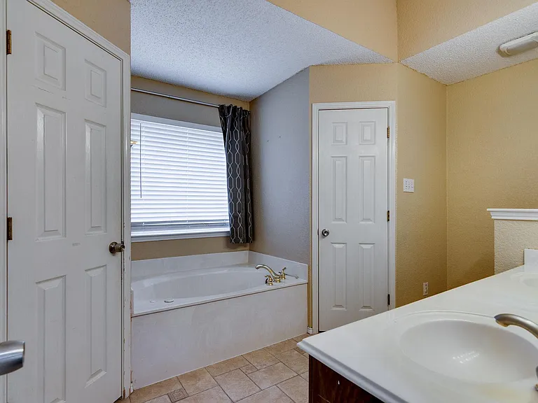 7704 Chandler Ct — Photo 18