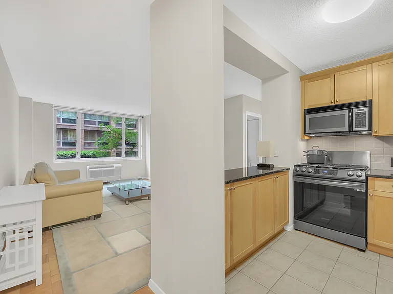 130 W 67th St #3E — Photo 6