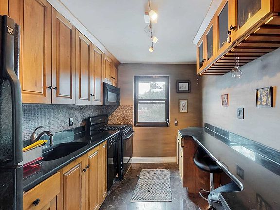 4th image of 17 W Mill Dr APT 2B