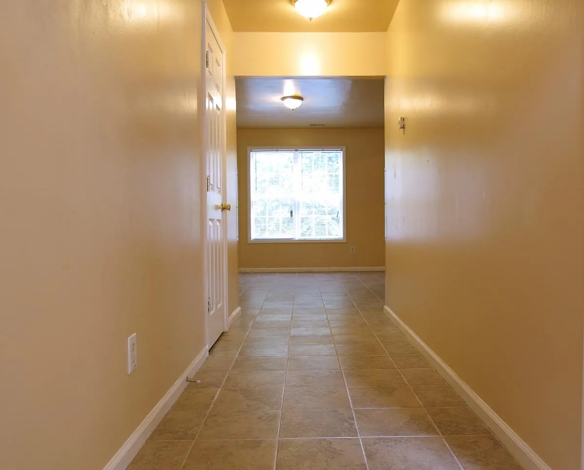 3 bed, 1400 sqft, $1,650 — Photo 3