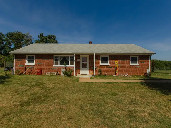 708 Leftwich St, Gretna, VA 24557