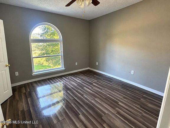 3rd image of 2213 Little St