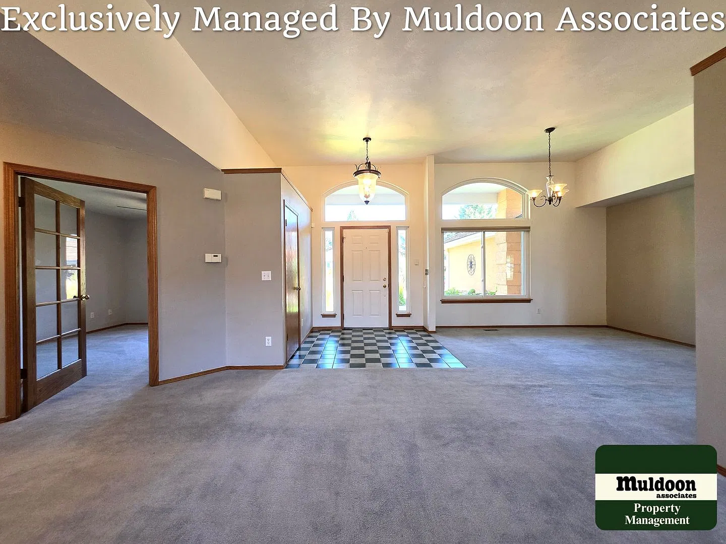 Luxury Ranch Living with Mountain Views, Deck & Finished Basement — Photo 4