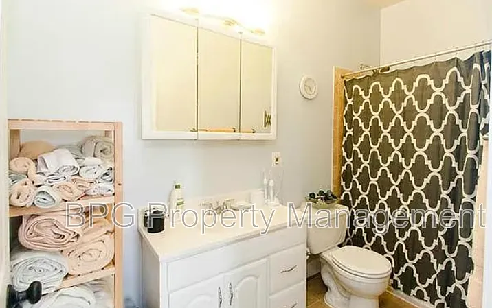 1027 7th St NE — Photo 2