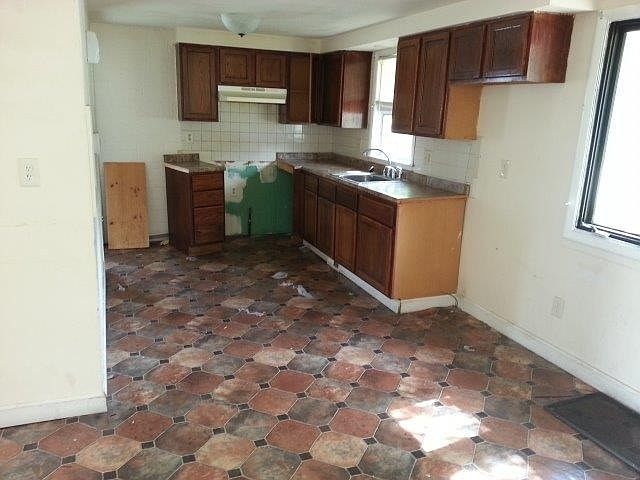 2nd image of 1935 Loomis St