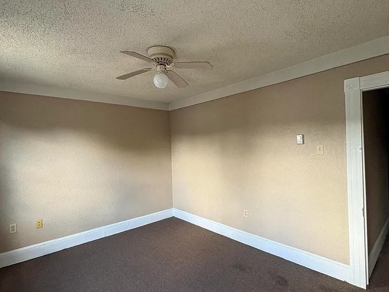 52 Diamond Ave — Photo 9
