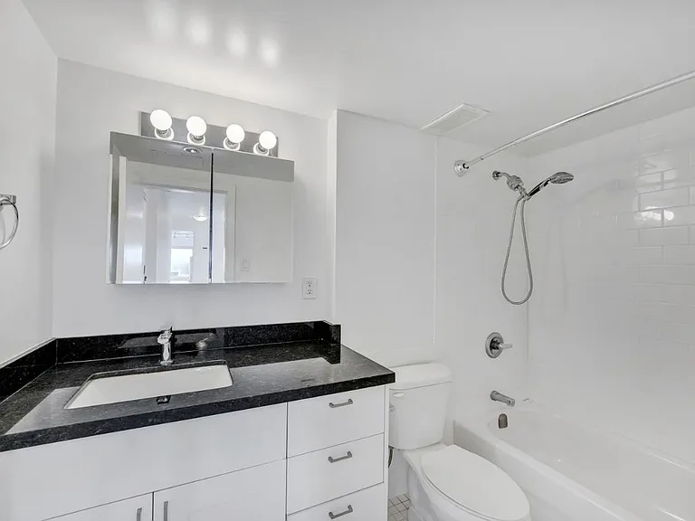 1281 Broughton St — Photo 8