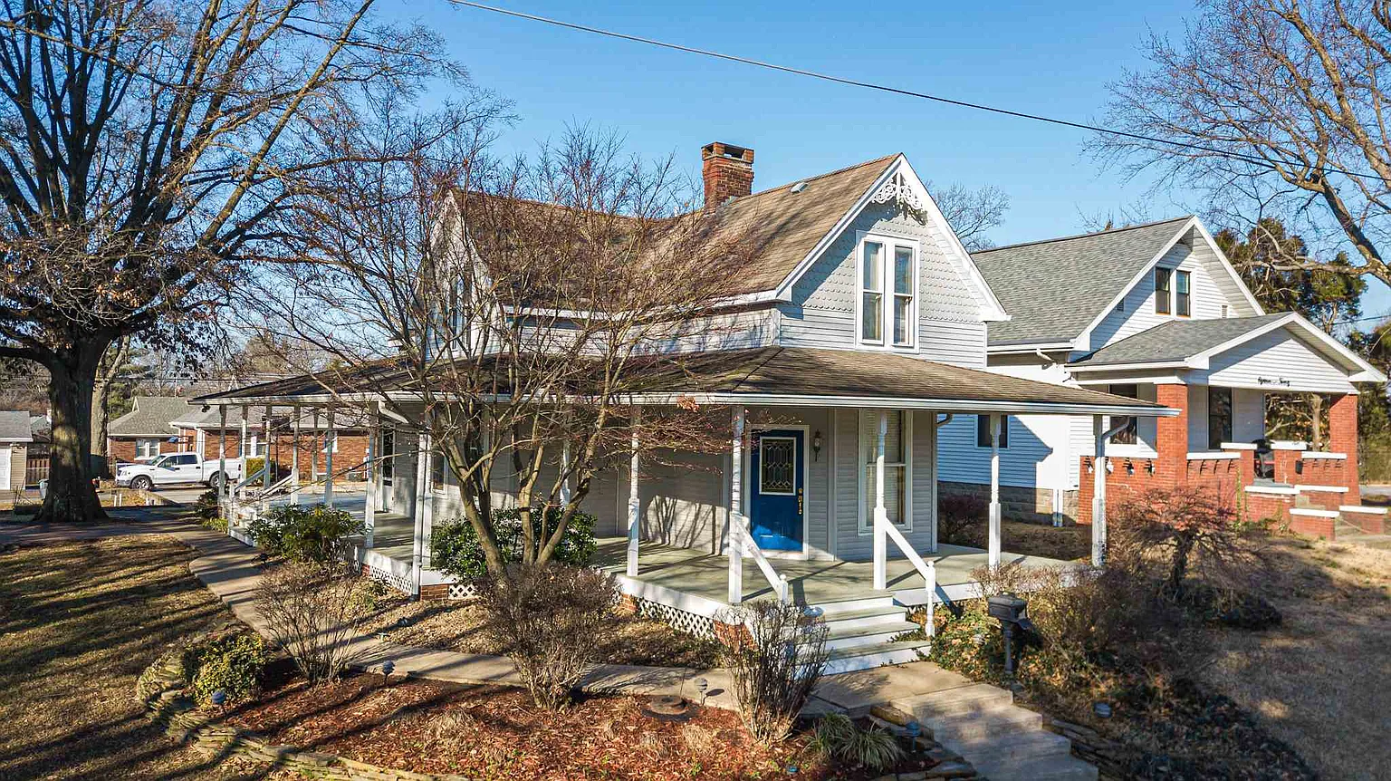 1816 Russell Ave photo 1