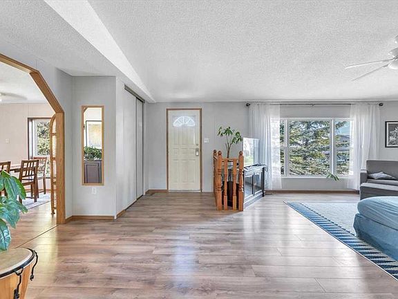 3rd image of 333 NE Nelson Rd