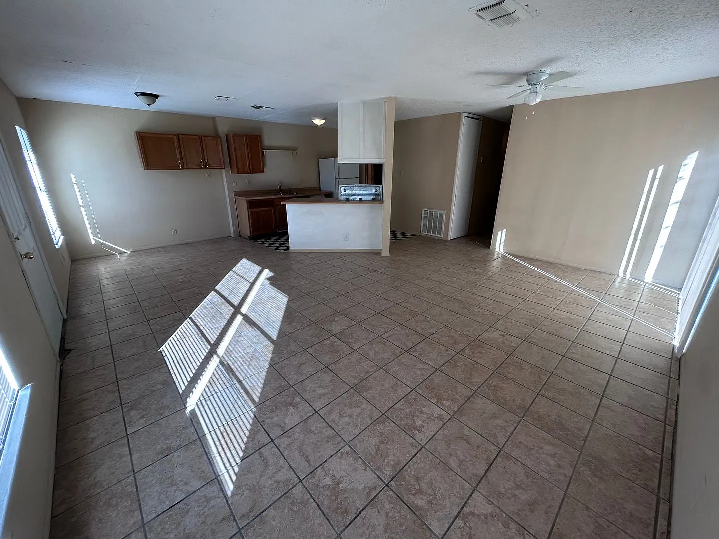 **Pet-Friendly 2BR Home with Fenced Front & Backyard! — Photo 3