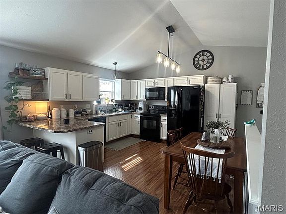 4th image of 1736 Twelve Oaks Pl