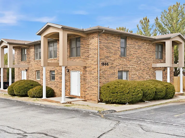 1905 S Ingram Mill Rd #8 — Photo 1