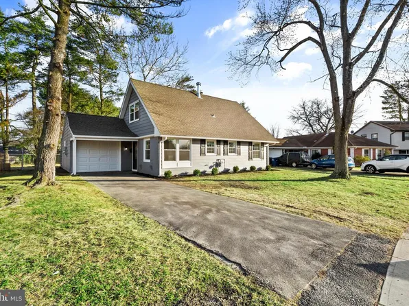 90 Pheasant Ln, Willingboro, NJ 08046