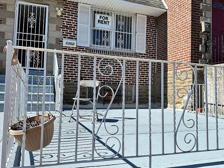 1302 Wells St — Photo 3