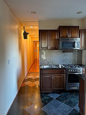 2nd image of 309 Palmetto St APT 1R