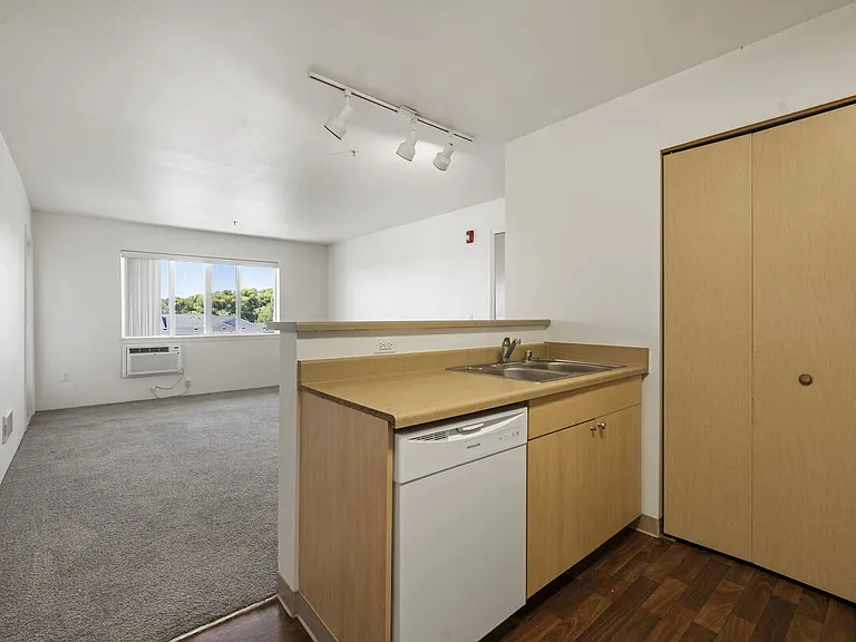 Heron Creek Apartments — Photo 13