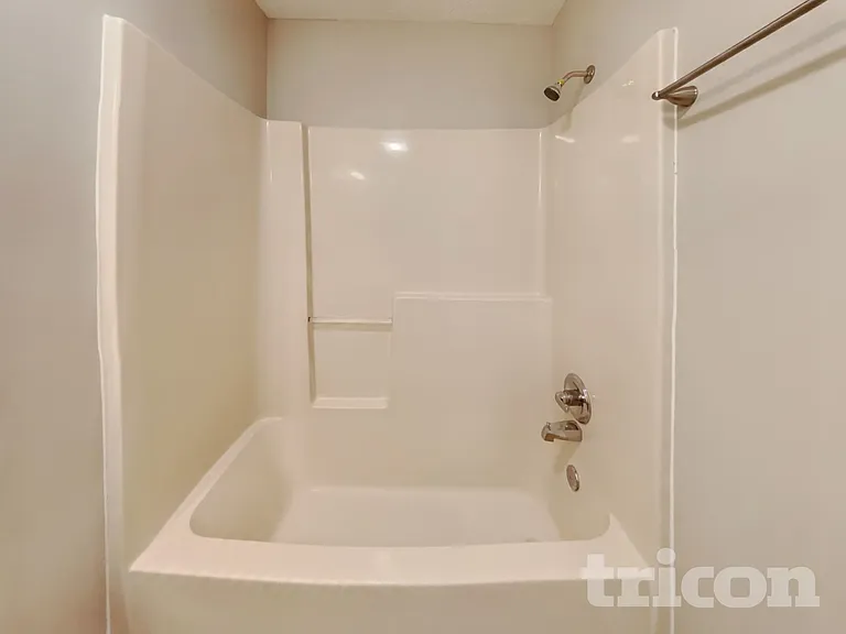 1464 Rebecca Ln — Photo 13